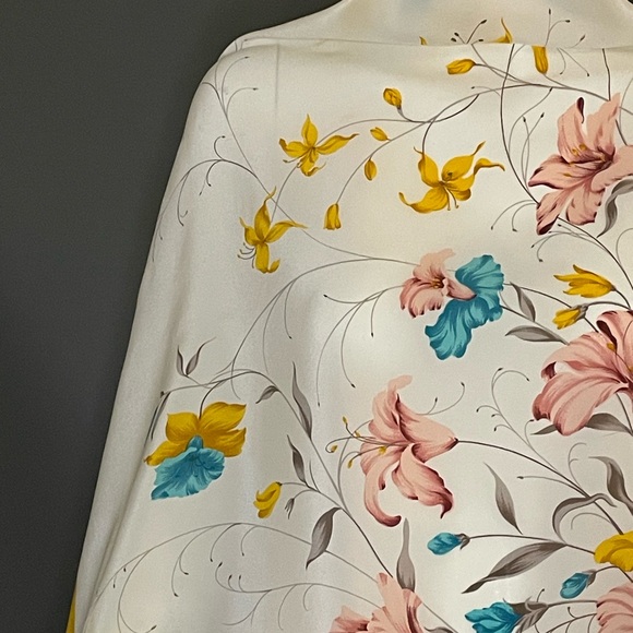 Vintage Nina Ricci Silk Scarf 30 In Sg Fair to Good Condition - Picture 4 of 10